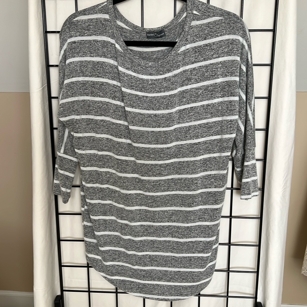 Market & Spruce Gray and White Striped 3/4 Sleeve Top Small